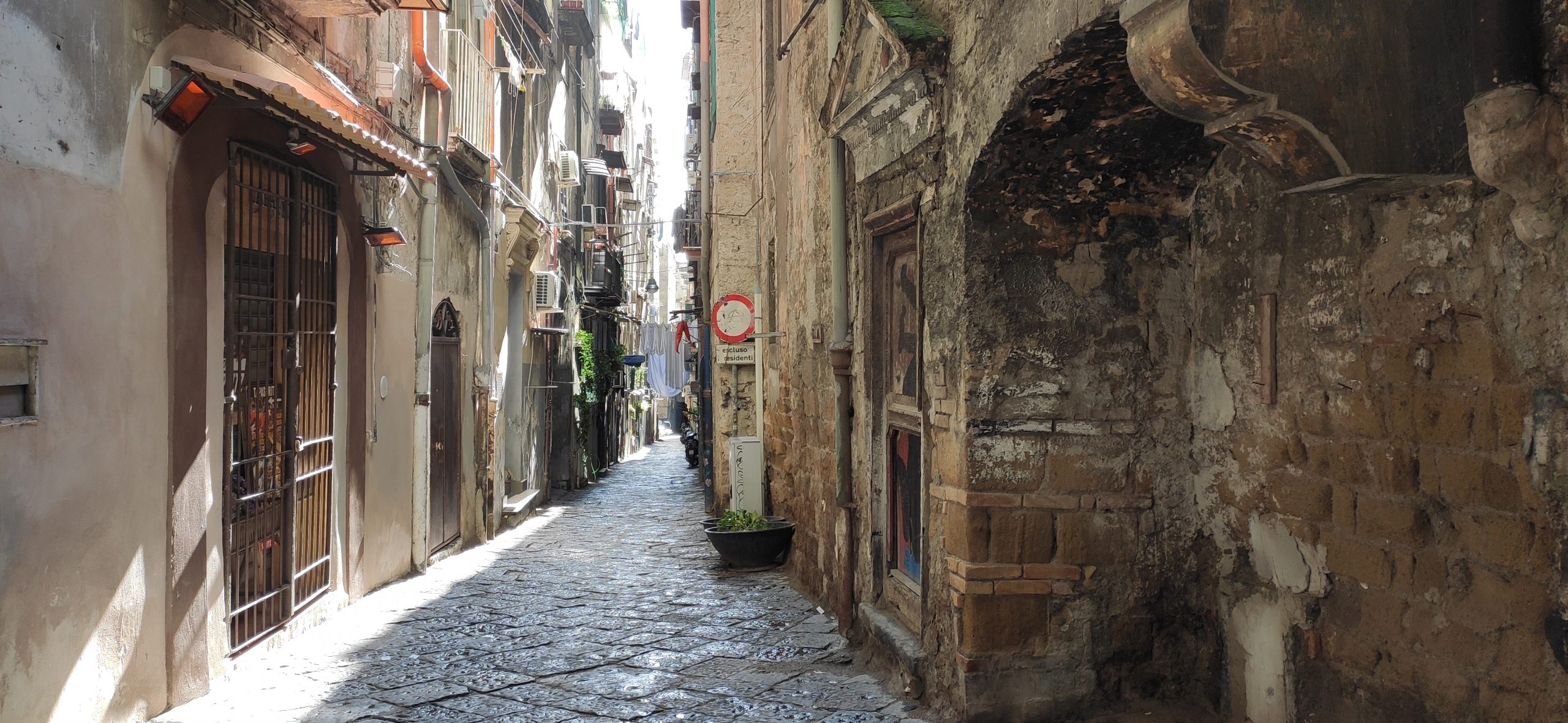 Il signor Antonio e l'unità della famiglia partenopea Storie